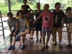 變色龍設計年中旅游福利