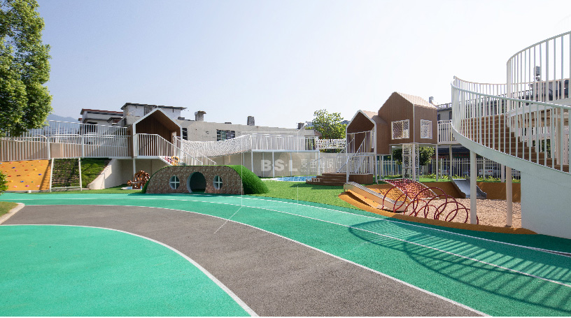 幼兒園戶外操場照片