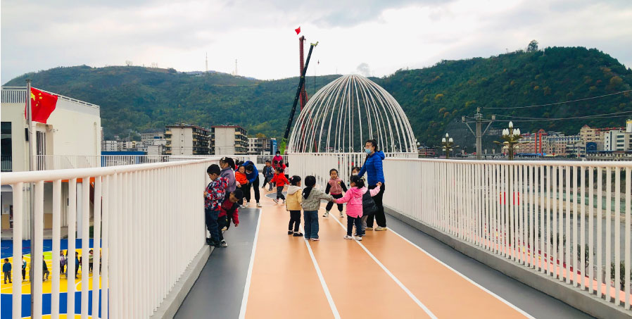 幼兒園戶外廊道